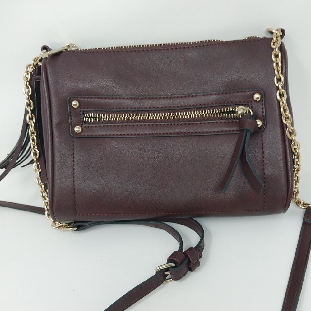 Attention Crossbody Bag. BURGANDY.